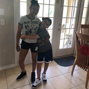 Meet your Posher, Crystal